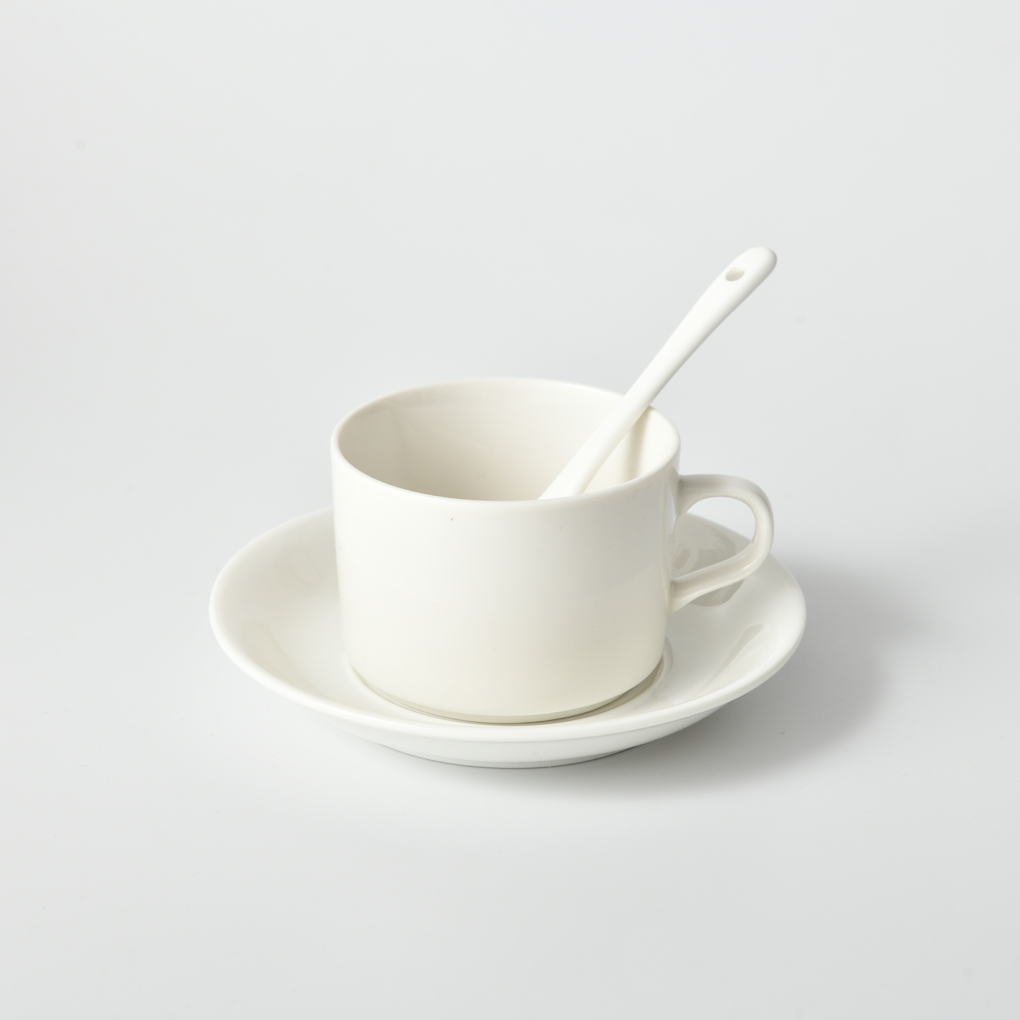 Керамическая кофейная чашка с блюдцем и ложкой – 160 мл