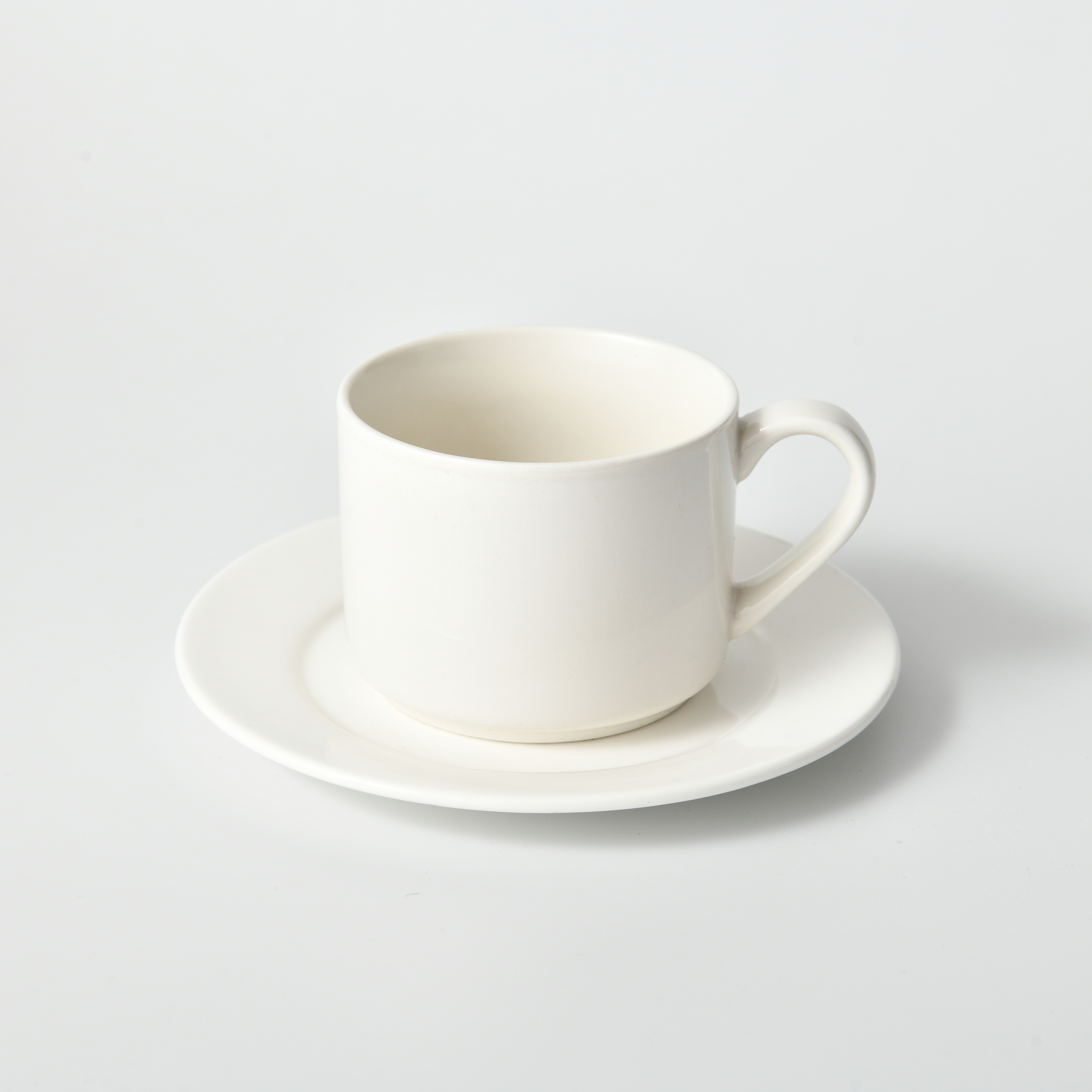 Керамическая кофейная чашка с блюдцем – 180 мл